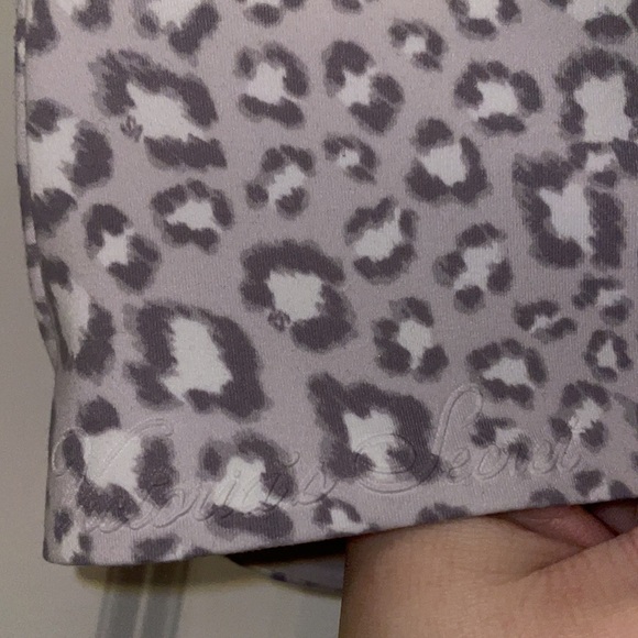 32C Incredible by Victoria Secret Lined Demi Front close bra - Picture 5 of 5